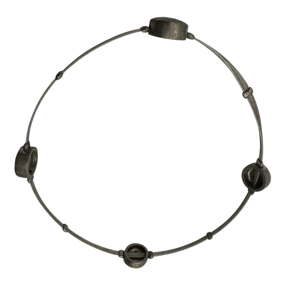 Vintage-Style Wire Bracelet with Textured Metal Accents – Industrial Modern Look